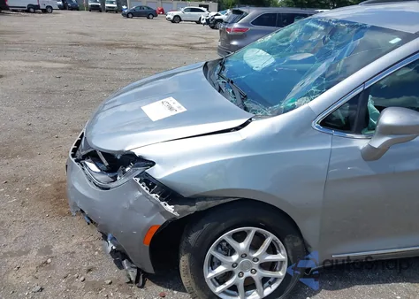 2020 Chrysler Pacifica Touring L z USA, uszkodzony, nr VIN 2C4RC1BG3LR104989